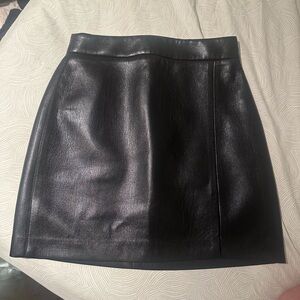 Aritzia Patio Wilfred vegan leather mini skirt 00